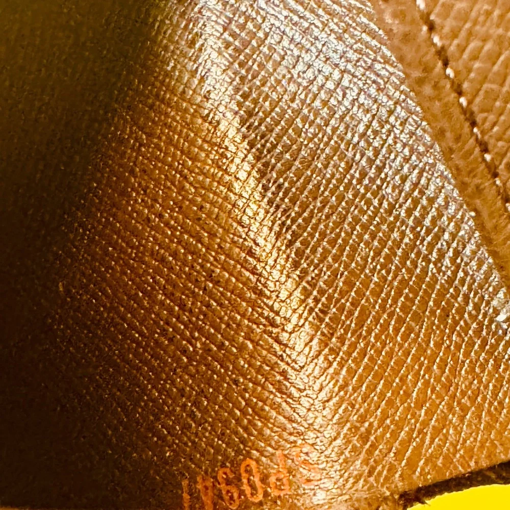 Louis Vuitton Damier set of 2  Brown Leather wallet 
1 for women and 1 for man. - Picture 12 of 15